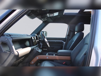 Used Land Rover Defender 2024 for sale - 76837665: Photo