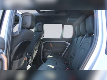 Used Land Rover Defender 2024 for sale - 76837665: Photo