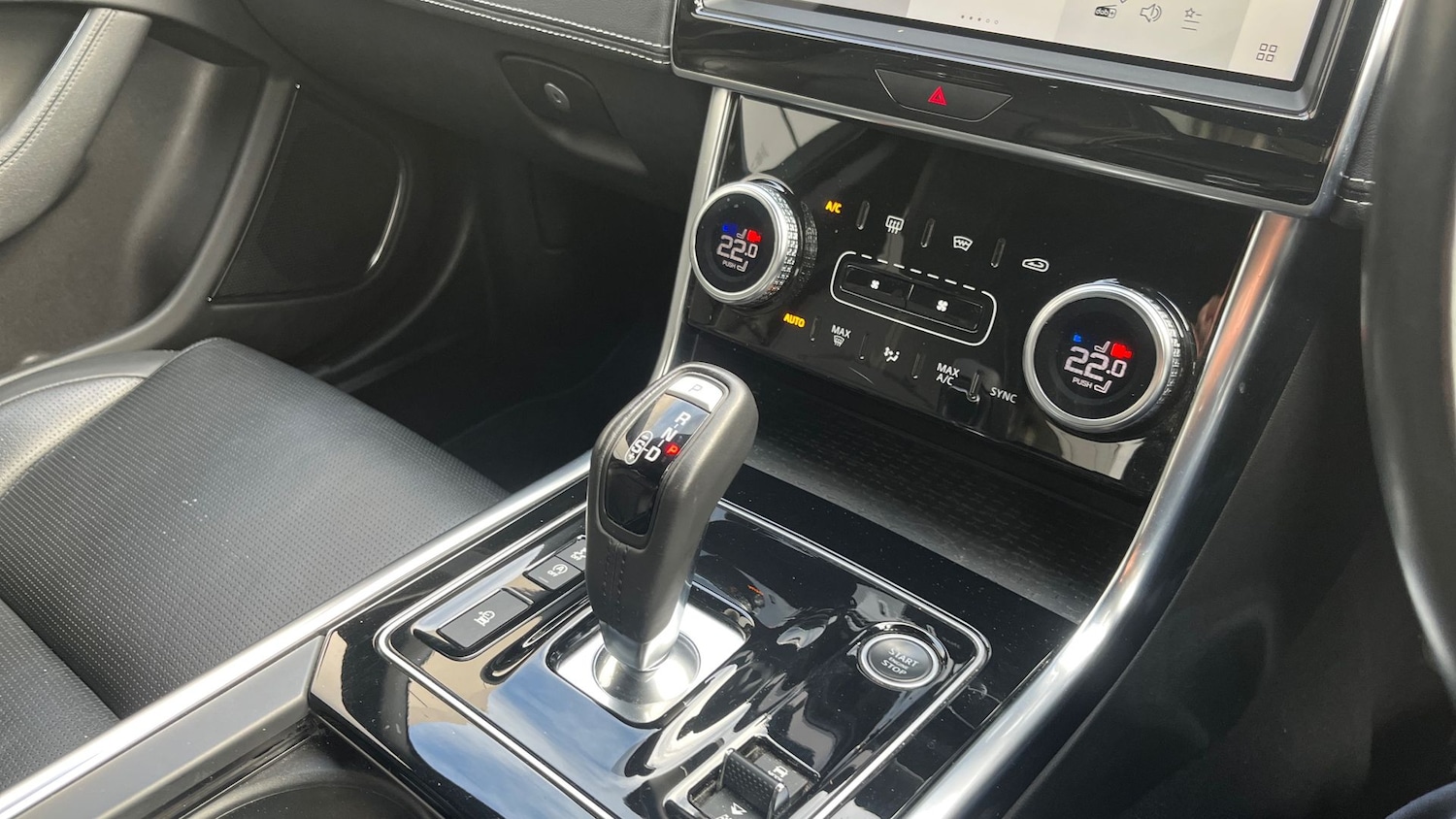 Used Jaguar XE 2021 for sale - 76937227: Photo 13