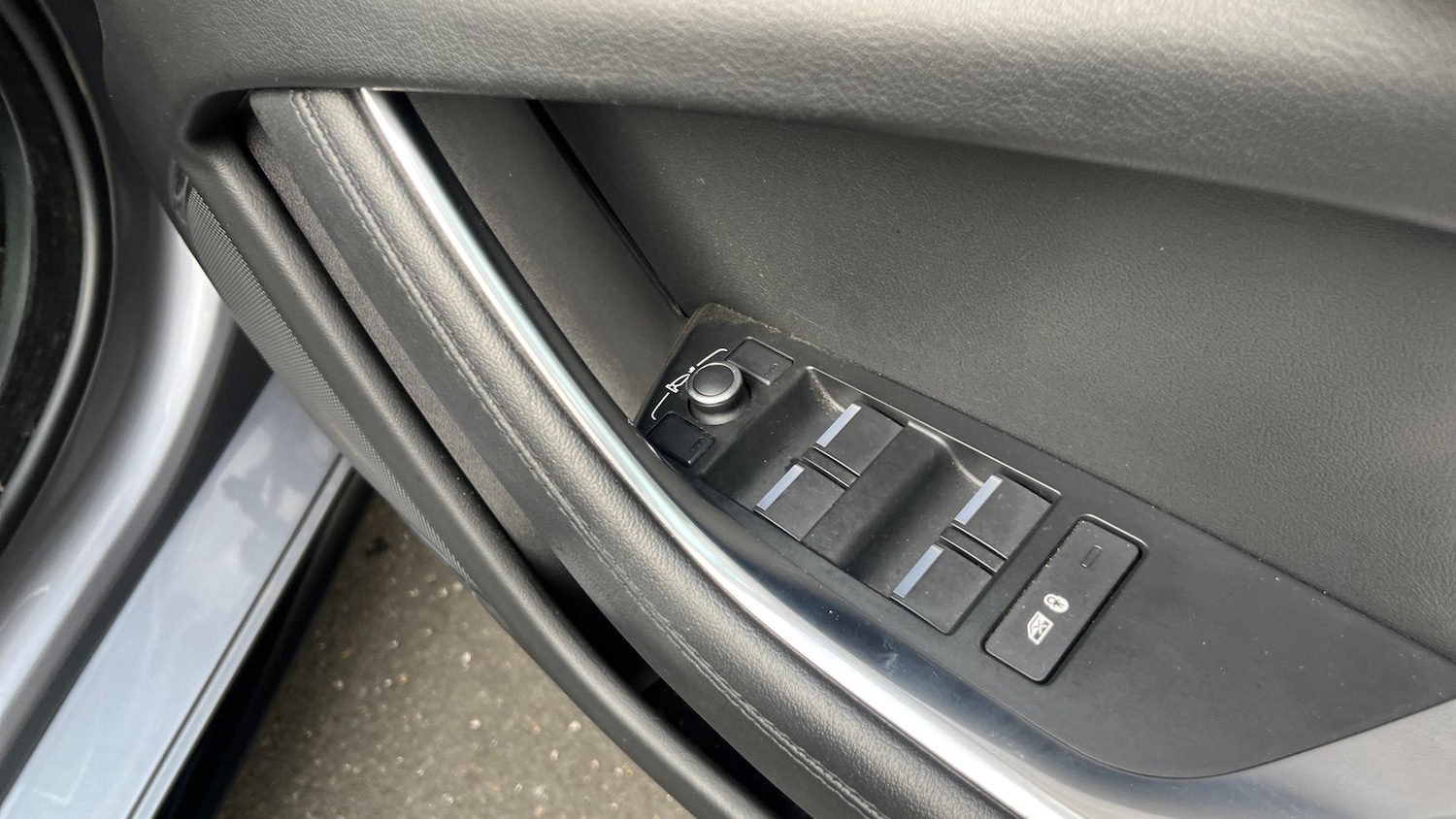 Used Jaguar XE 2021 for sale - 76937227: Photo 25