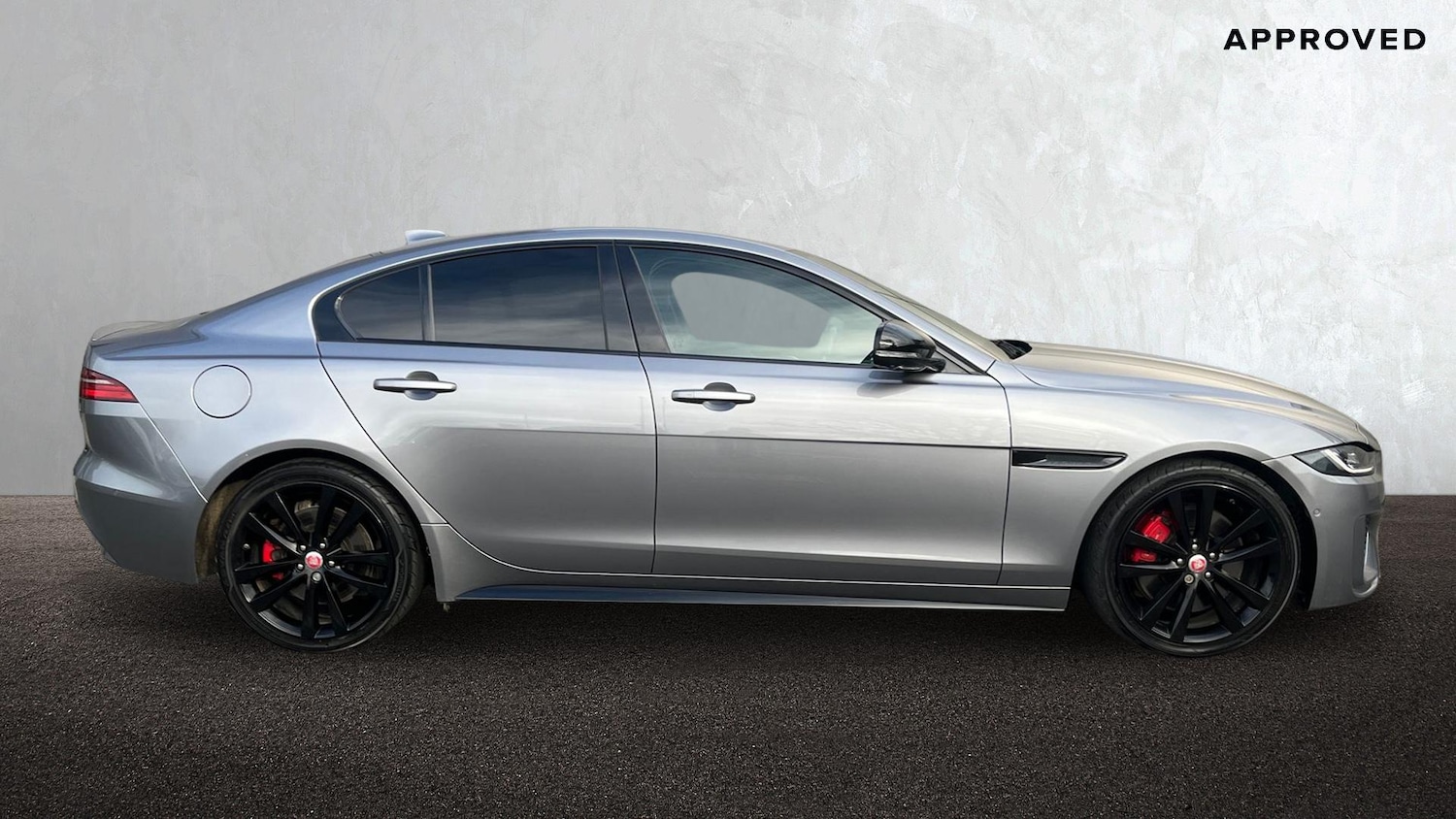 Used Jaguar XE 2021 for sale - 76937227: Photo 5