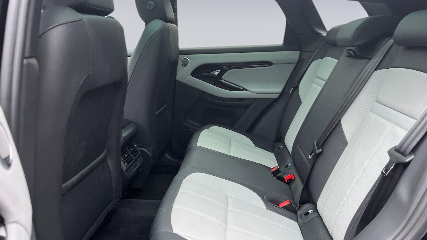 Used Land Rover Range Rover Evoque 2025 for sale - 77539383: Photo 4