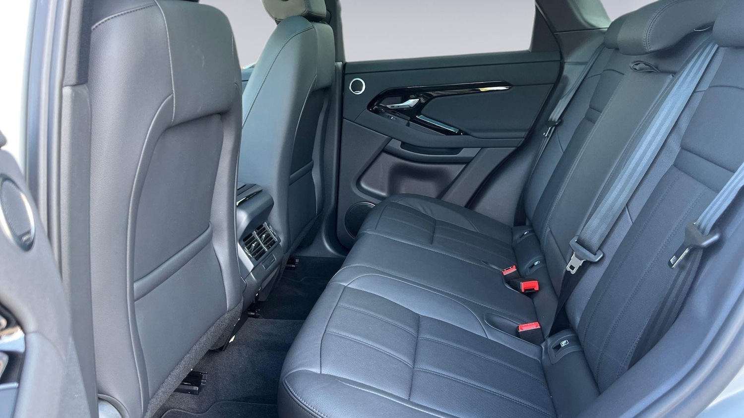 Used Land Rover Range Rover Evoque 2025 for sale - 76400288: Photo 4