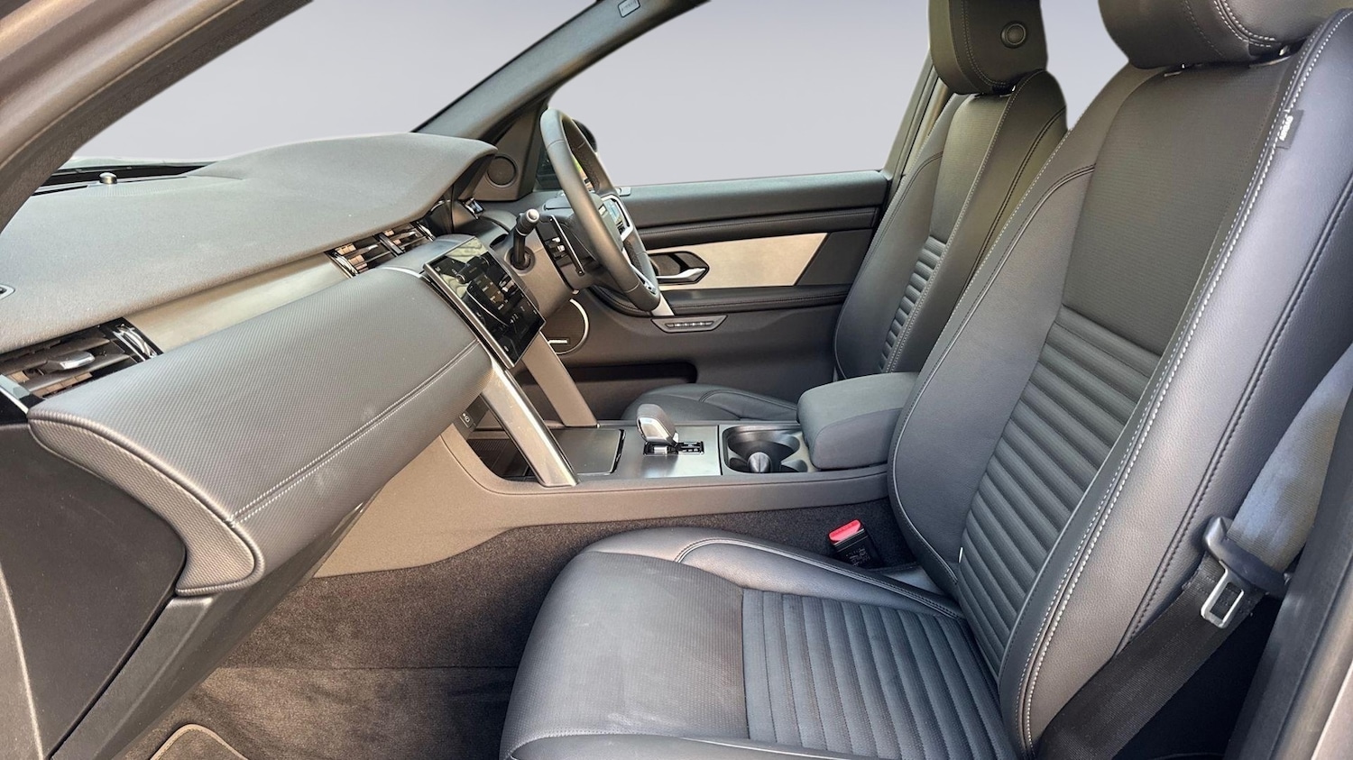 Used Land Rover Discovery Sport 2025 for sale - 77539379: Photo 3