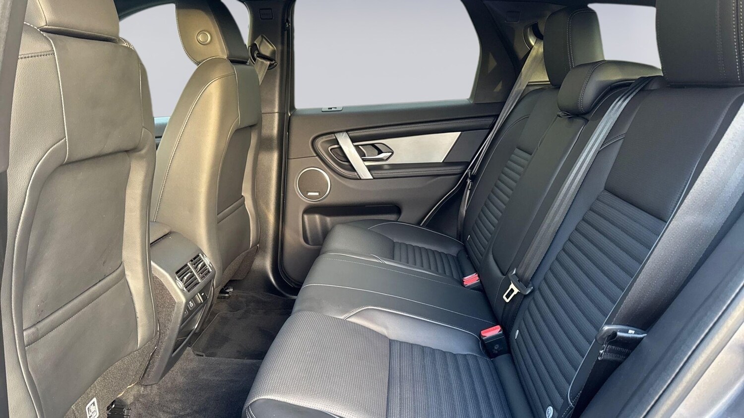 Used Land Rover Discovery Sport 2025 for sale - 77539379: Photo 4