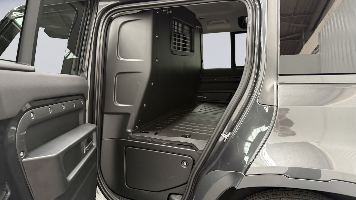 Used Land Rover Defender 2023 for sale - 77177188: Photo 4