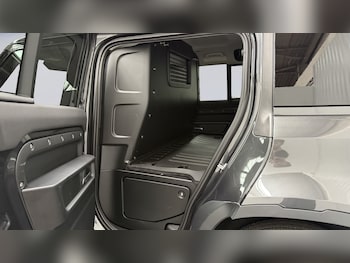 Used Land Rover Defender 2023 for sale - 77177188: Photo