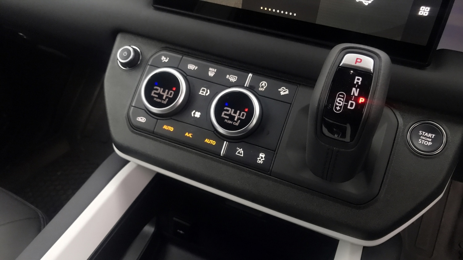 Used Land Rover Defender 2024 for sale - 76111419: Photo 13