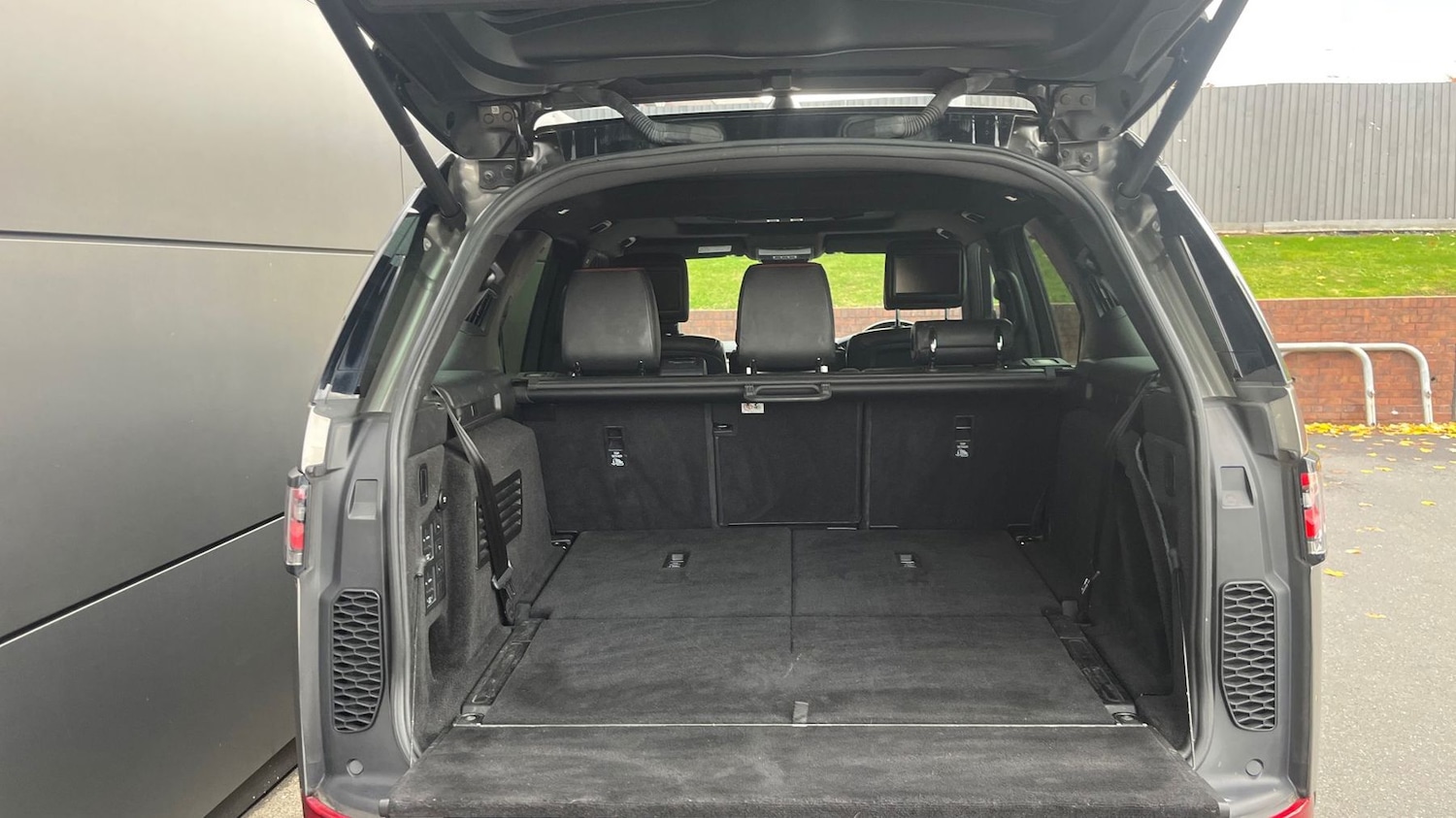 Used Land Rover Discovery 2018 for sale - 76486635: Photo 10