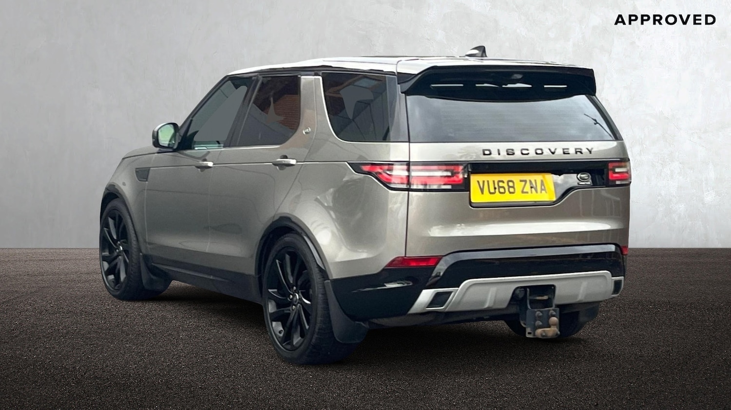 Used Land Rover Discovery 2018 for sale - 76486635: Photo 2