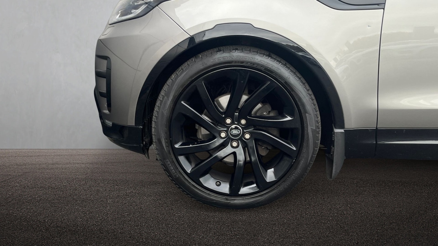 Used Land Rover Discovery 2018 for sale - 76486635: Photo 8