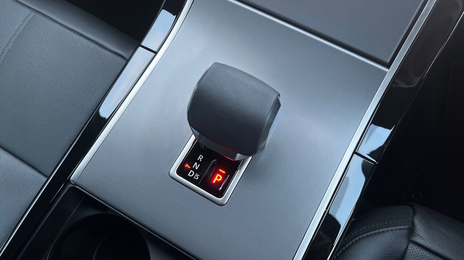 Used Land Rover Range Rover Velar 2025 for sale - 76888364: Photo 13