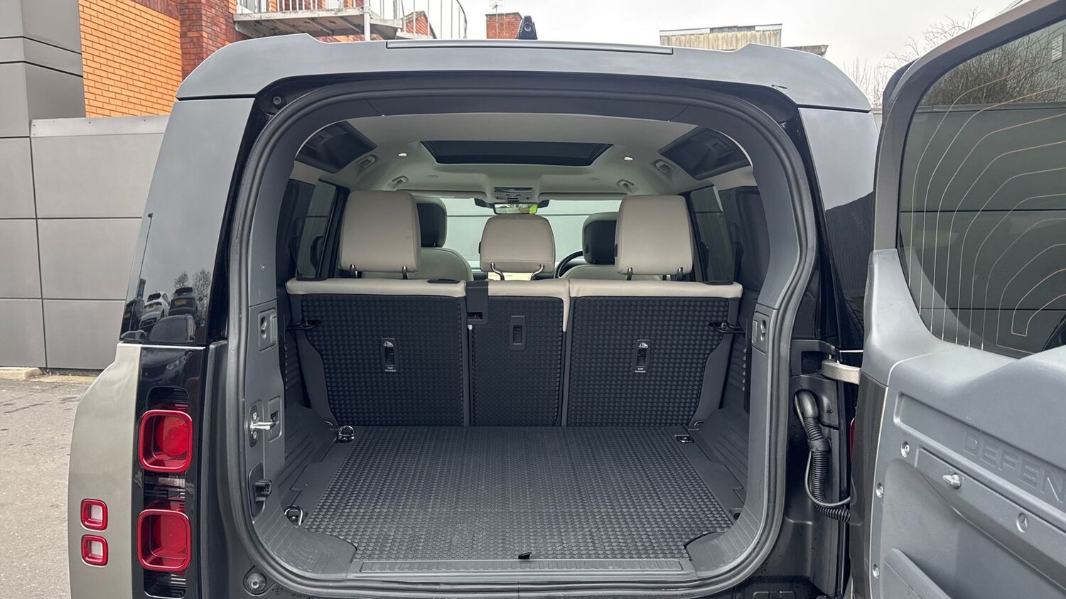 Used Land Rover Defender 2023 for sale - 77359904: Photo 10