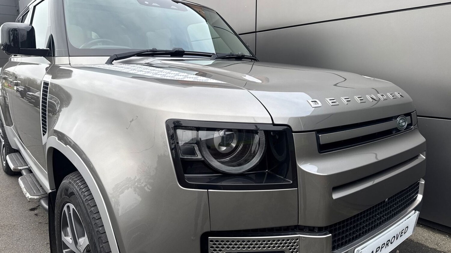 Used Land Rover Defender 2023 for sale - 77359904: Photo 17