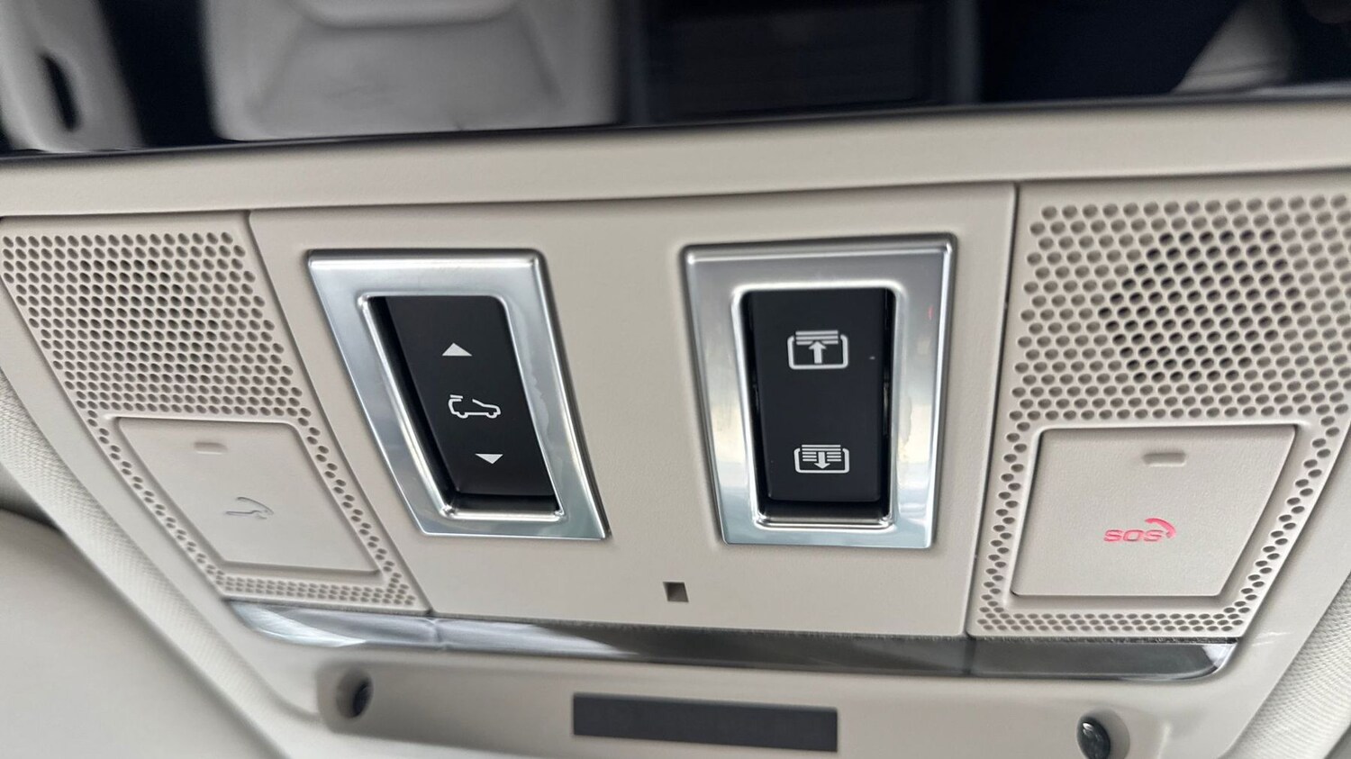 Used Land Rover Defender 2023 for sale - 77359904: Photo 23