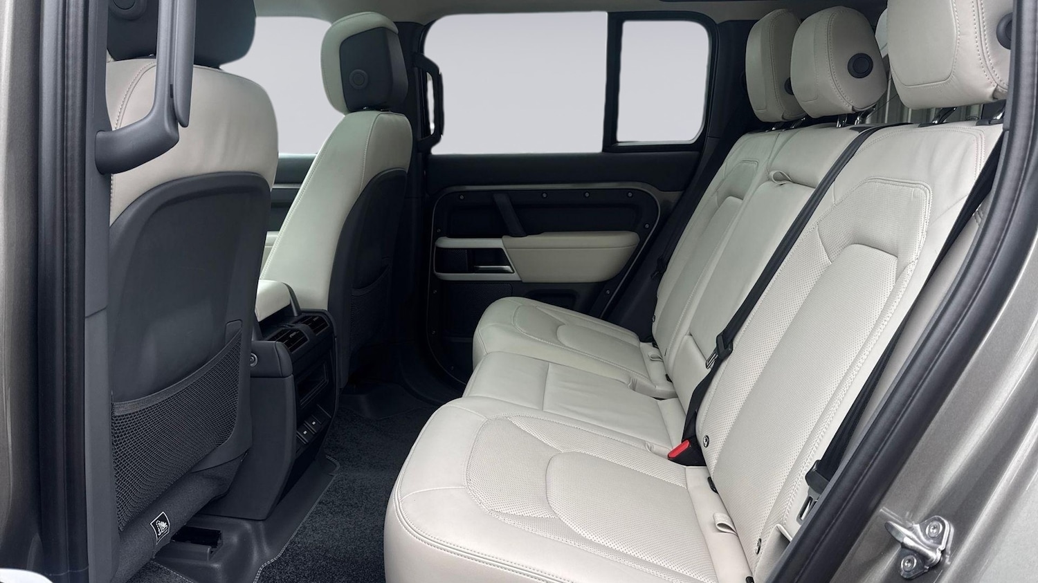 Used Land Rover Defender 2023 for sale - 77359904: Photo 4