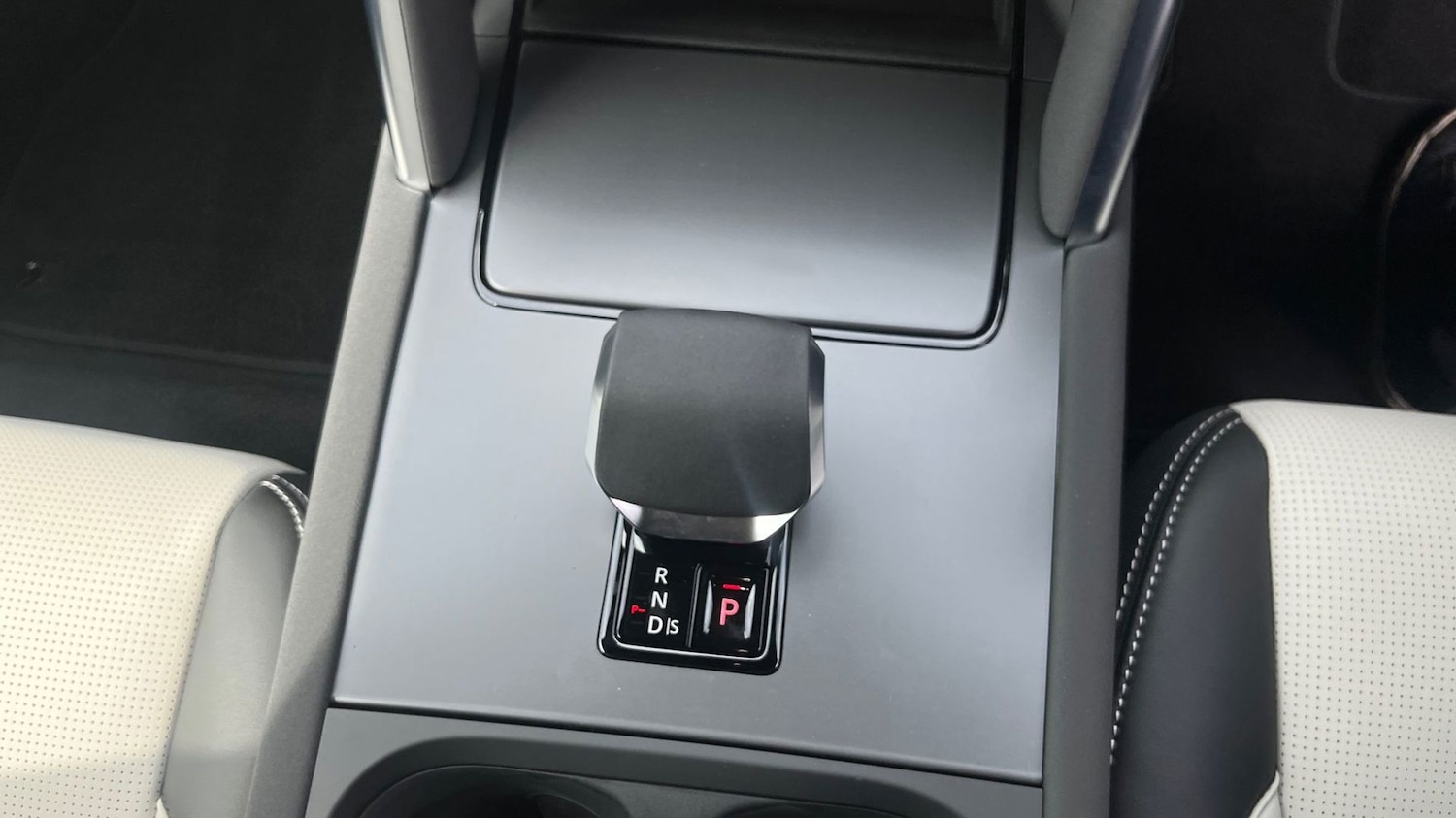 Used Land Rover Discovery Sport 2025 for sale - 76410245: Photo 13