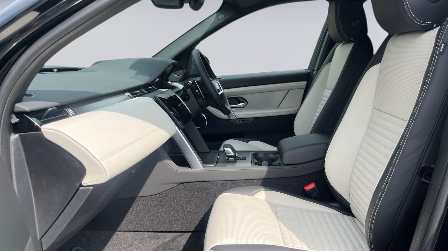 Used Land Rover Discovery Sport 2025 for sale - 76410245: Photo 3