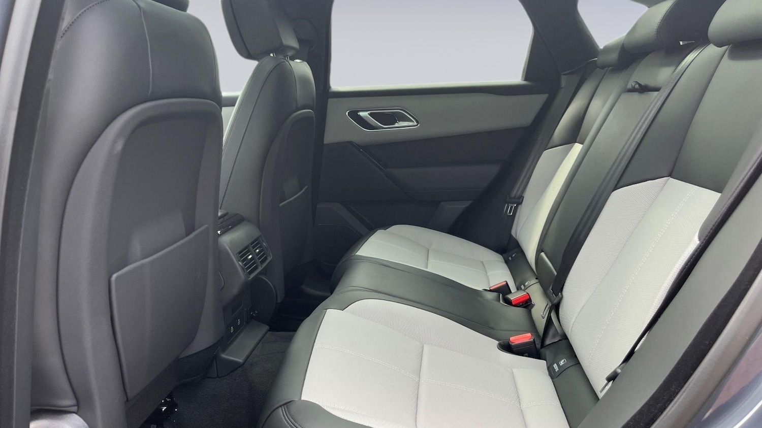 Used Land Rover Range Rover Velar 2025 for sale - 76110737: Photo 4