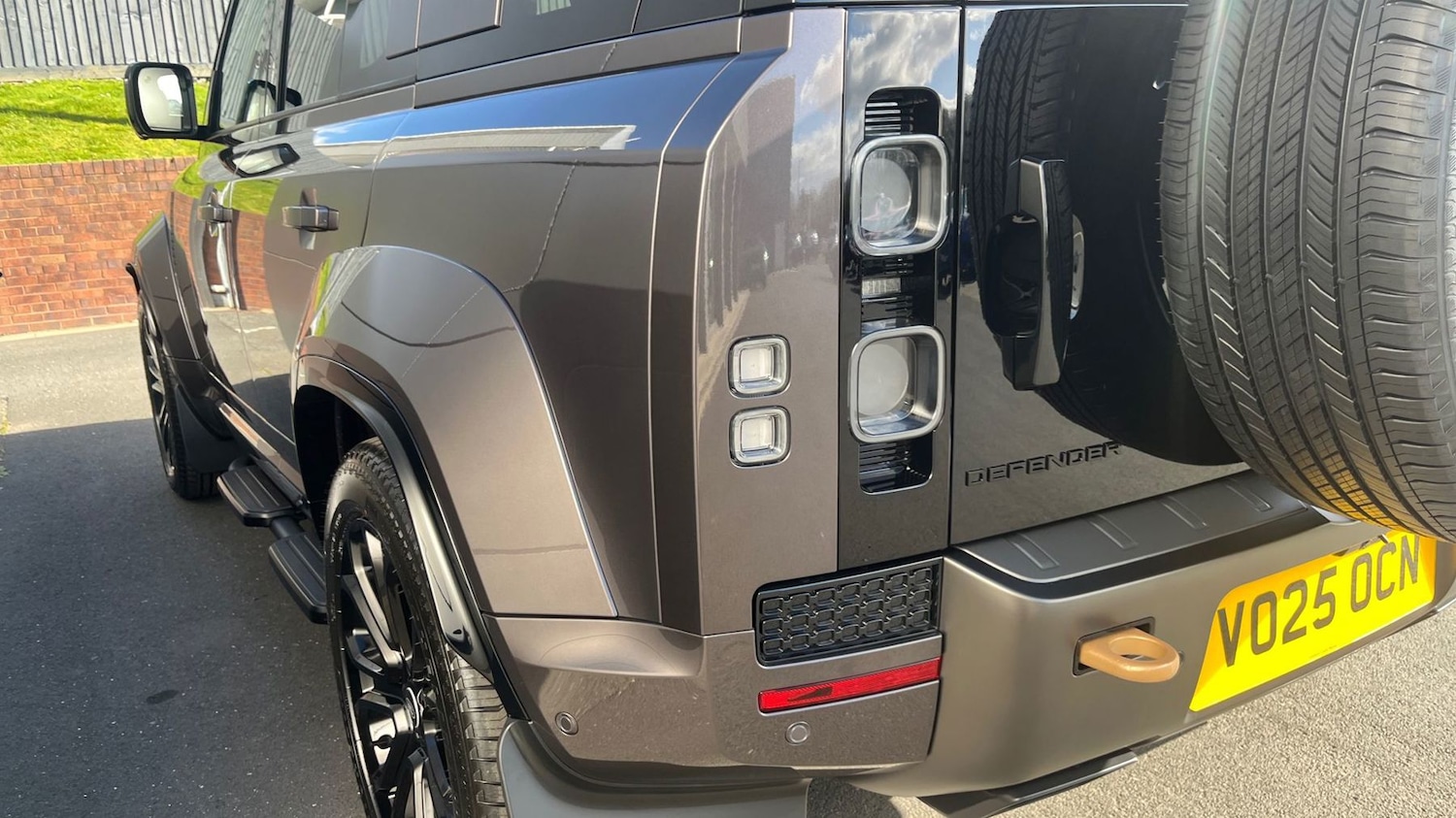Used Land Rover Defender 2025 for sale - 76110473: Photo 19