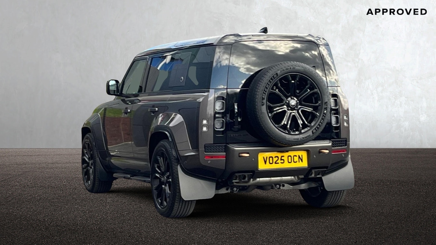 Used Land Rover Defender 2025 for sale - 76110473: Photo 2