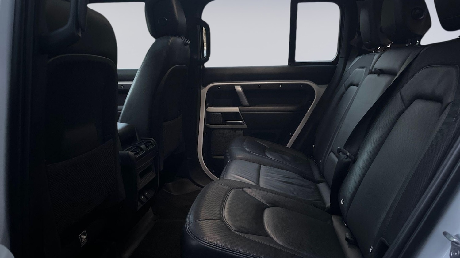 Used Land Rover Defender 2023 for sale - 77926878: Photo 4