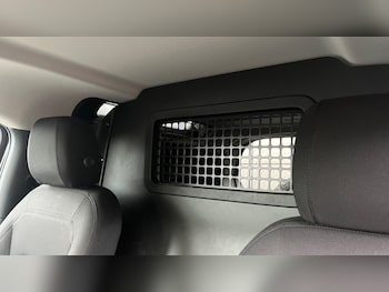 Used Land Rover Defender 90 2024 for sale - 76359815: Photo