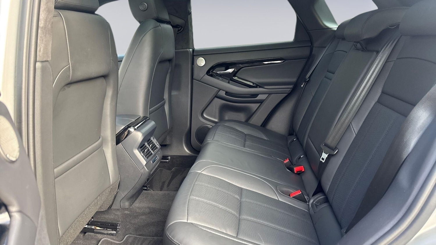 Used Land Rover Range Rover Evoque 2025 for sale - 77539378: Photo 4