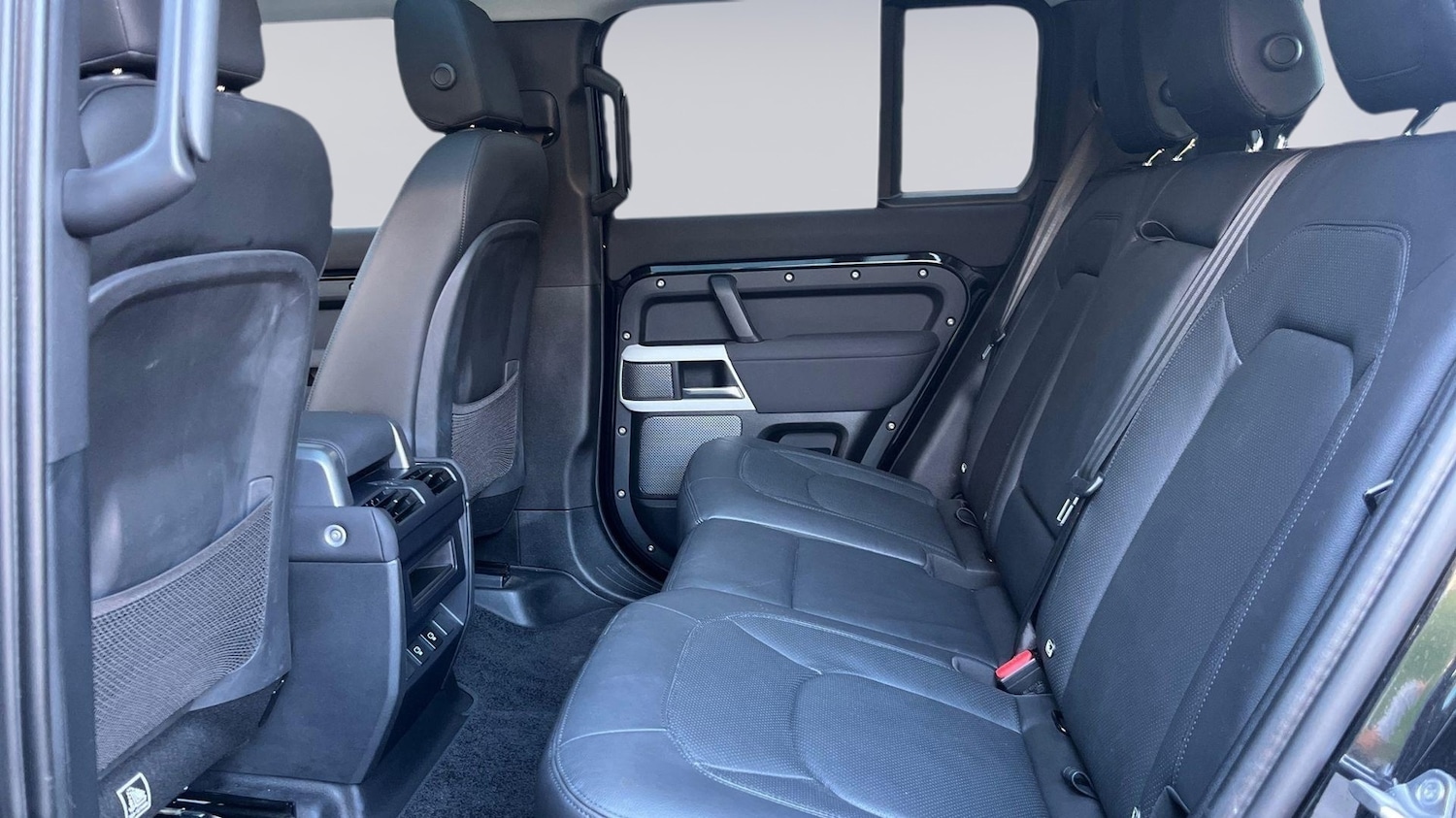 Used Land Rover Defender 2022 for sale - 77177599: Photo 4