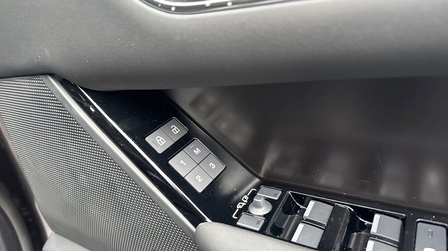 Used Land Rover Range Rover Velar 2026 for sale - 77205019: Photo 25