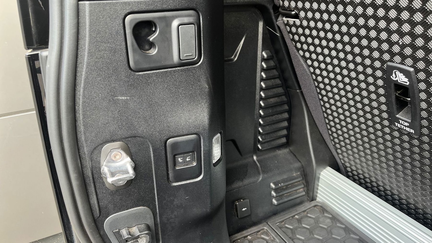 Used Land Rover Defender 2023 for sale - 77177449: Photo 27