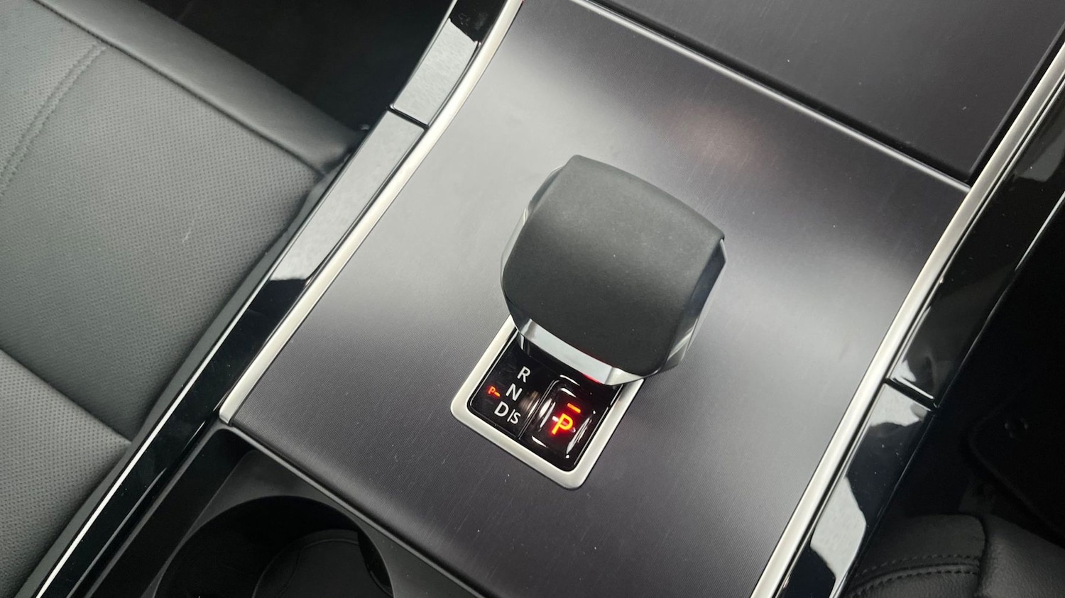 Used Land Rover Range Rover Velar 2025 for sale - 76400312: Photo 13