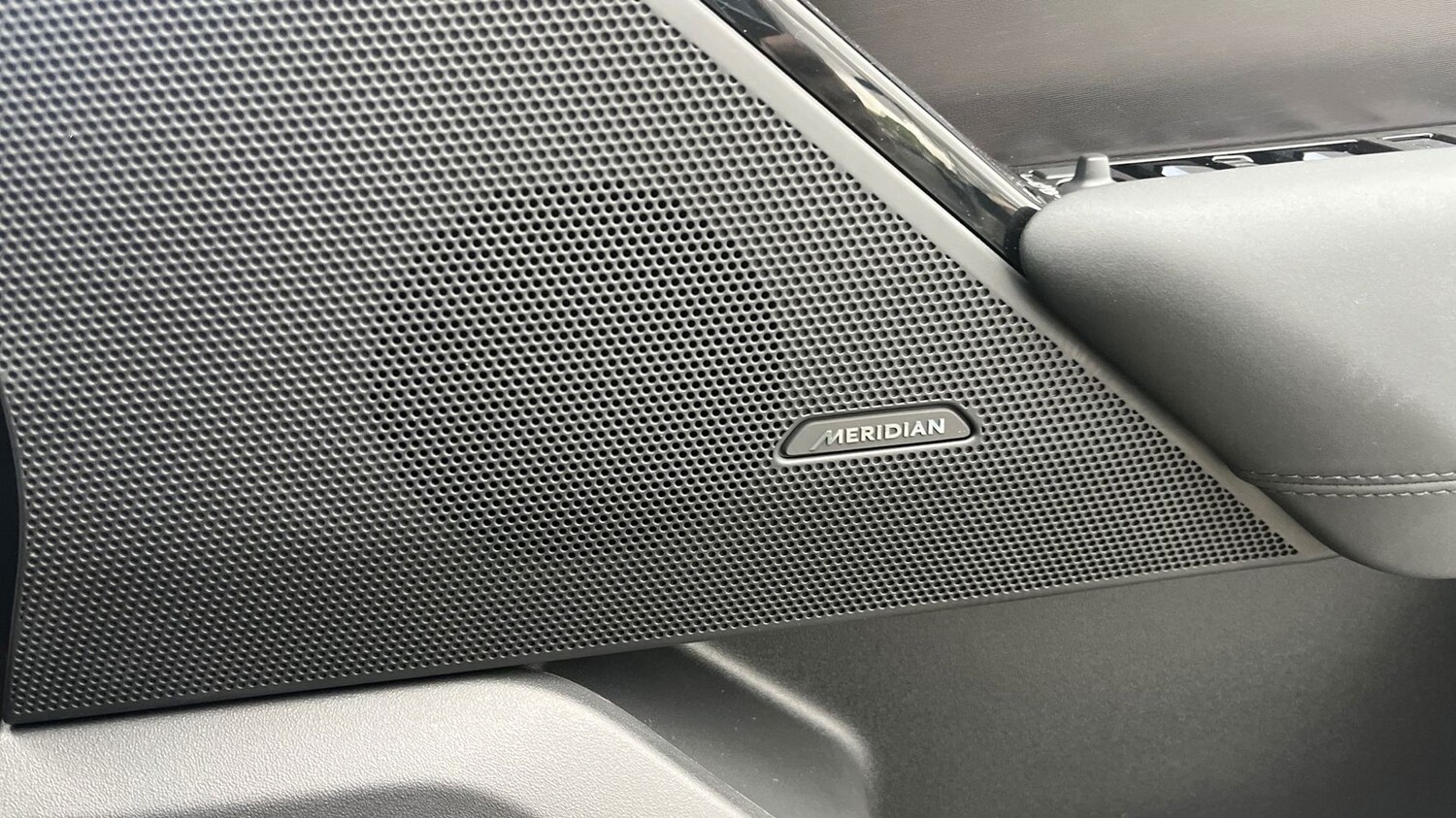 Used Land Rover Range Rover Velar 2025 for sale - 76400312: Photo 23