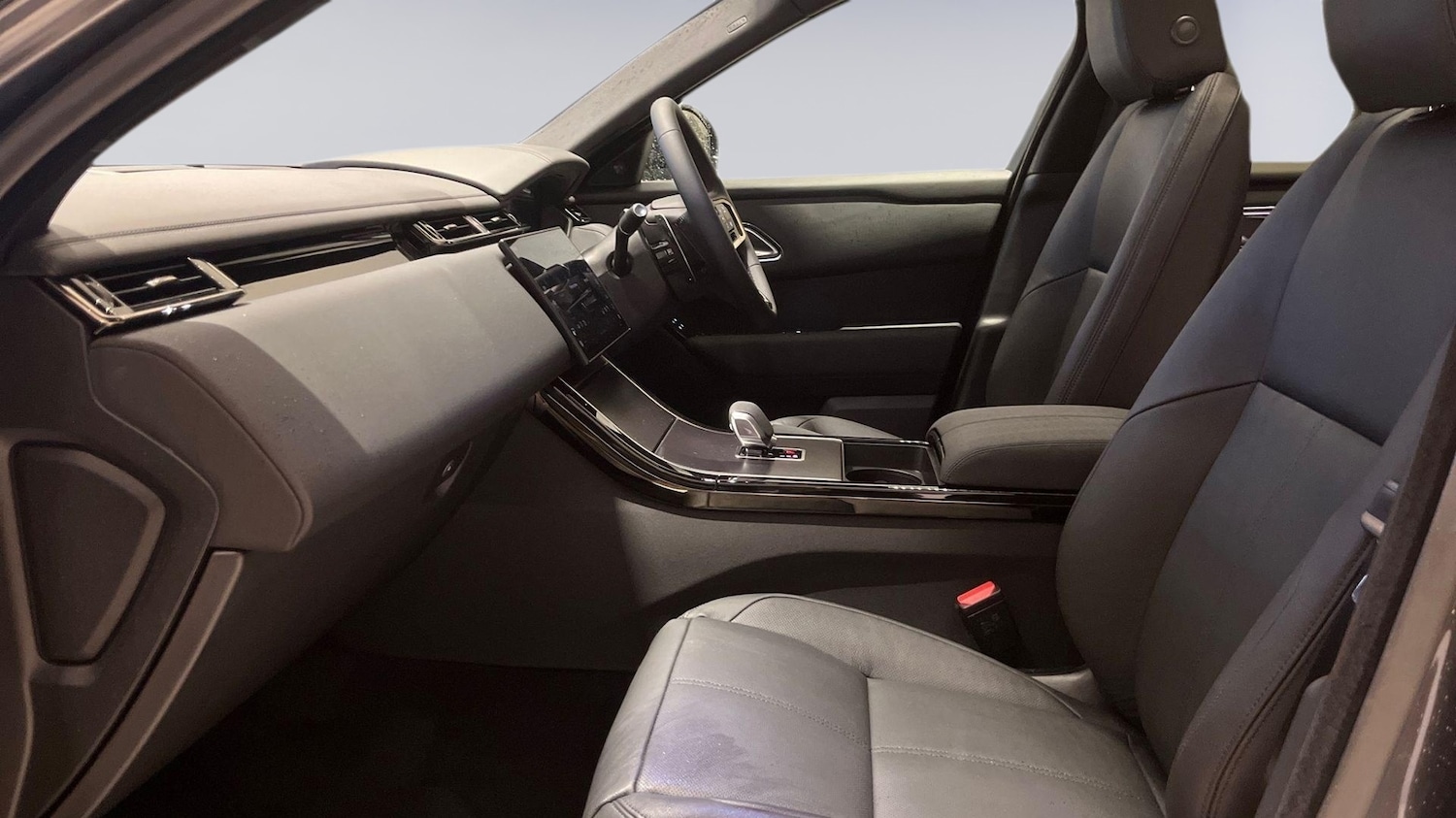 Used Land Rover Range Rover Velar 2025 for sale - 76400312: Photo 3