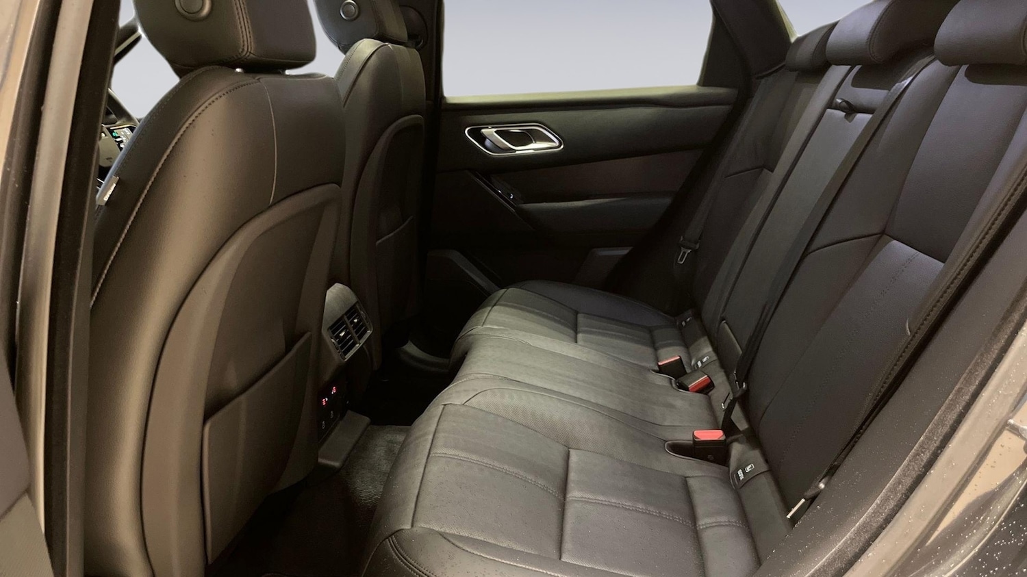 Used Land Rover Range Rover Velar 2025 for sale - 76400312: Photo 4