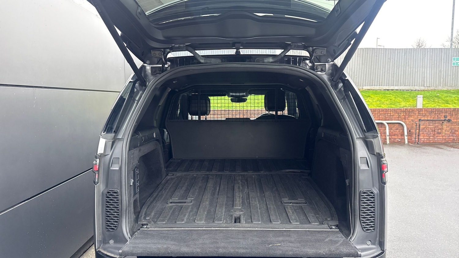 Used Land Rover Discovery 2023 for sale - 77307038: Photo 10