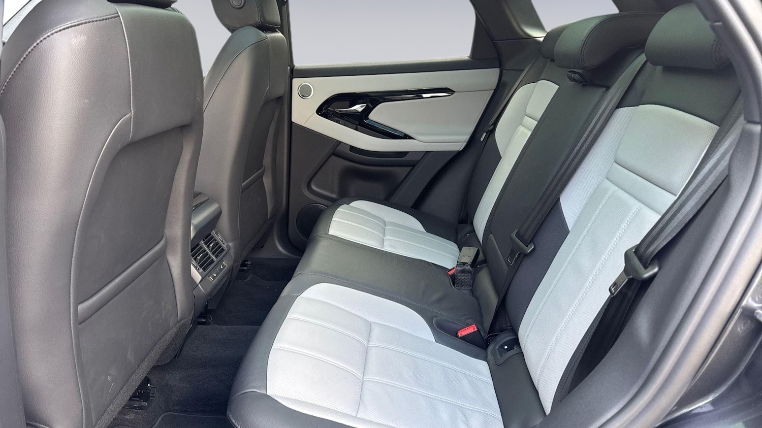 Used Land Rover Range Rover Evoque 2025 for sale - 77539377: Photo 4