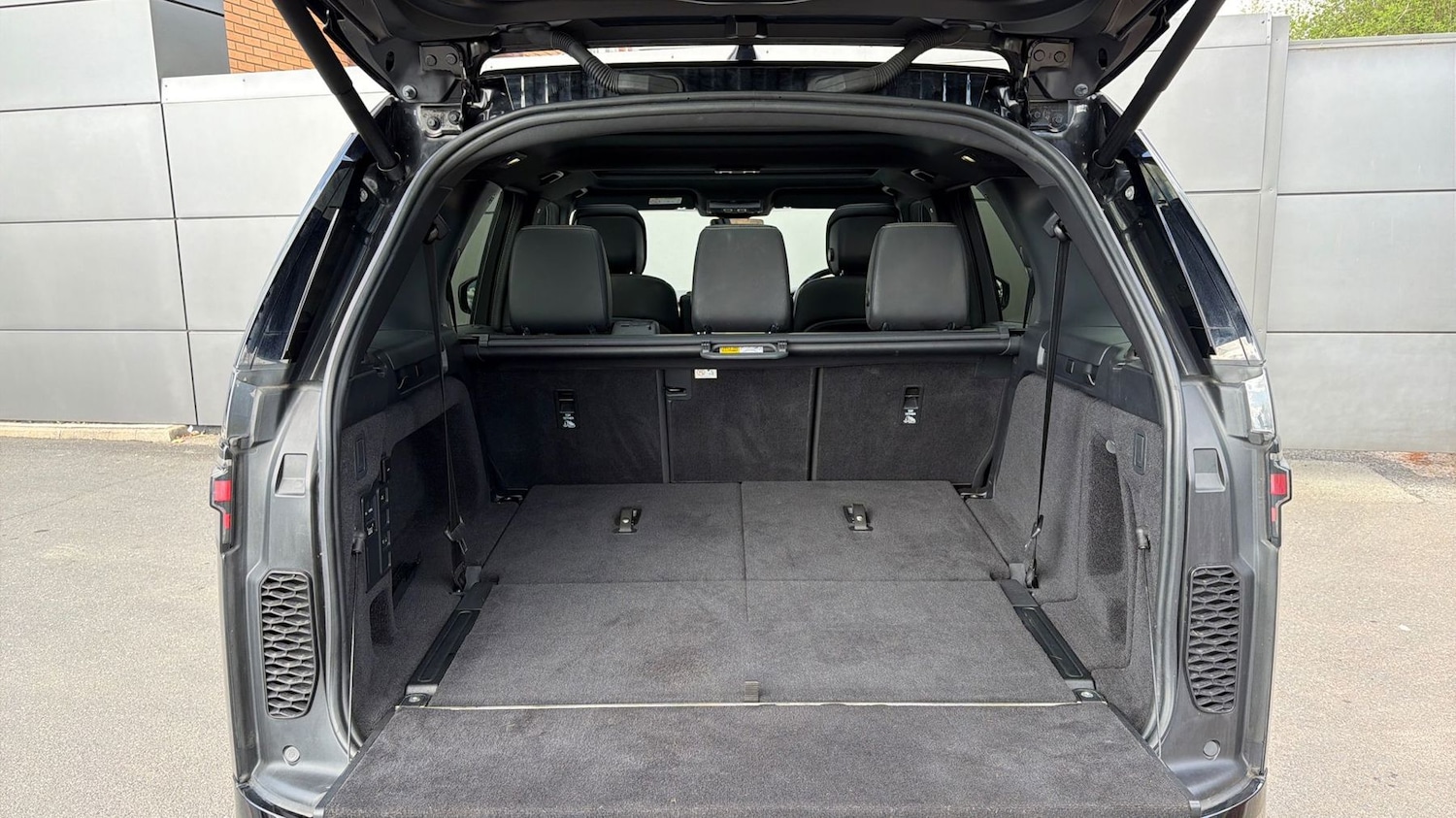 Used Land Rover Discovery 2022 for sale - 78136894: Photo 10