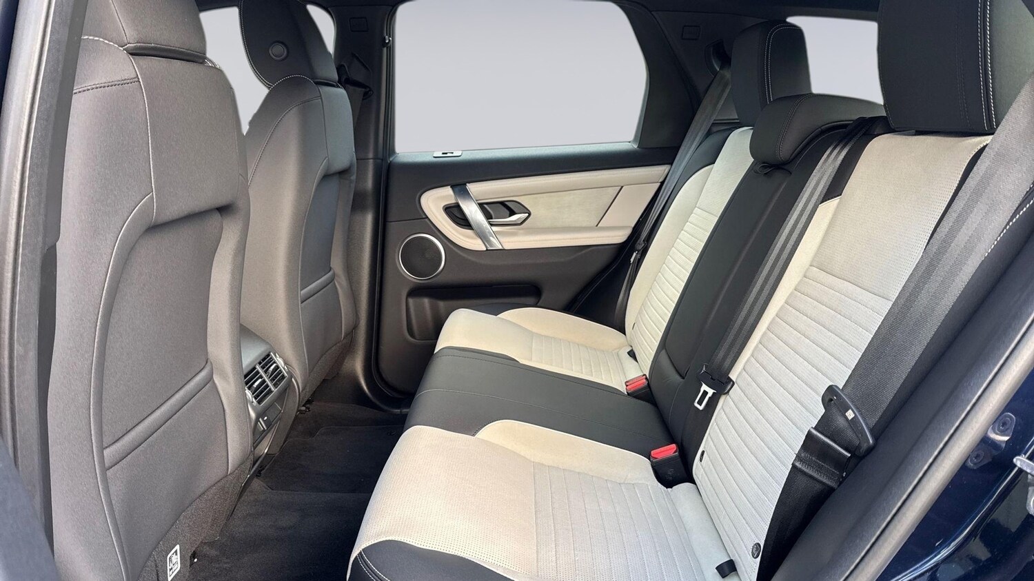 Used Land Rover Discovery Sport 2022 for sale - 77551535: Photo 4