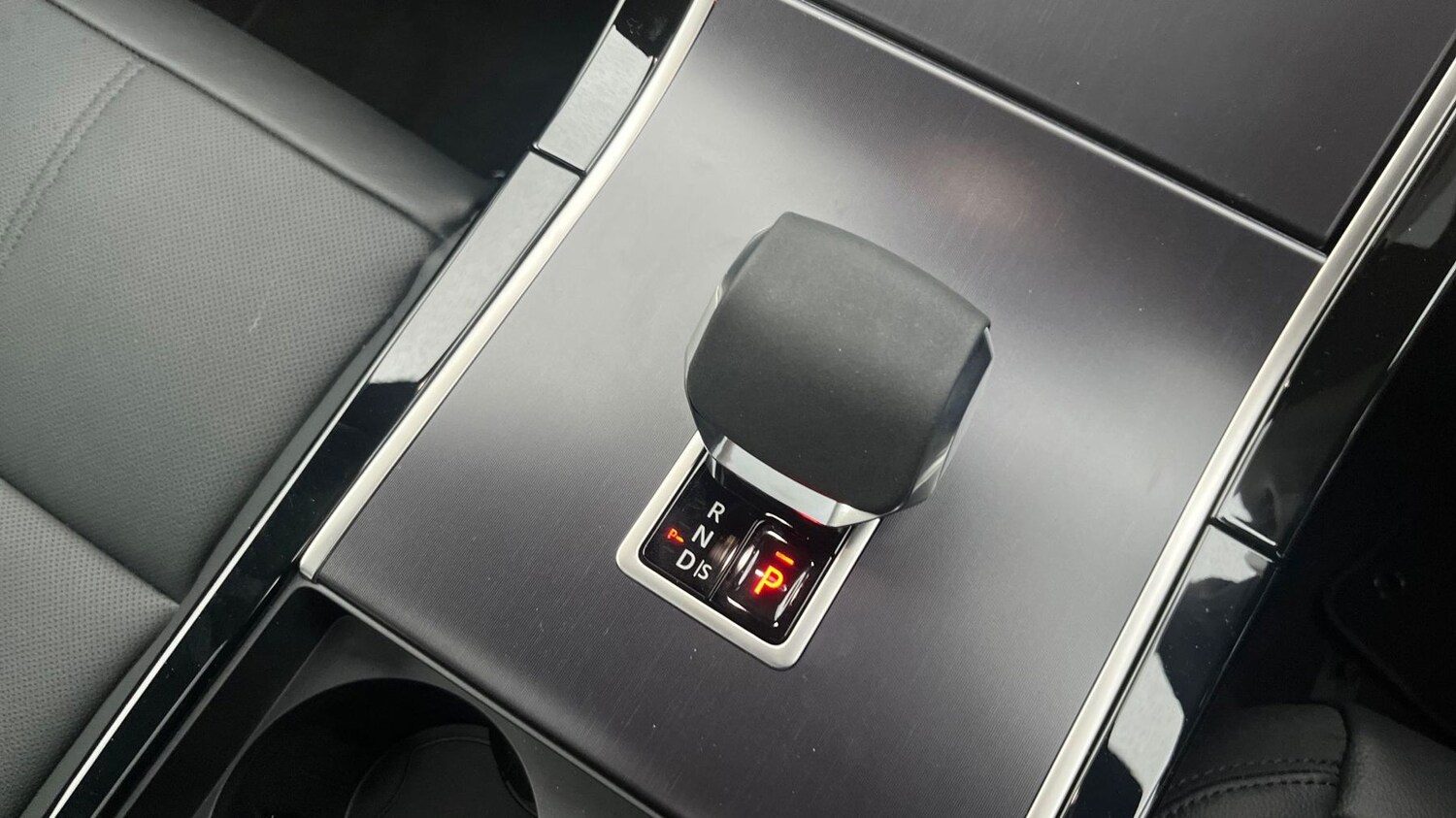 Used Land Rover Range Rover Velar 2025 for sale - 77176805: Photo 13