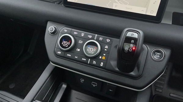 Used Land Rover Defender 2023 for sale - 76296982: Photo 13