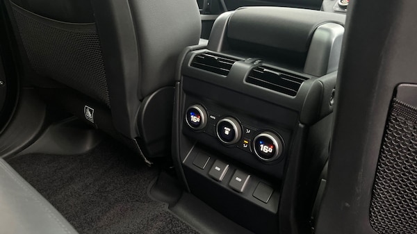 Used Land Rover Defender 2023 for sale - 76296982: Photo 18