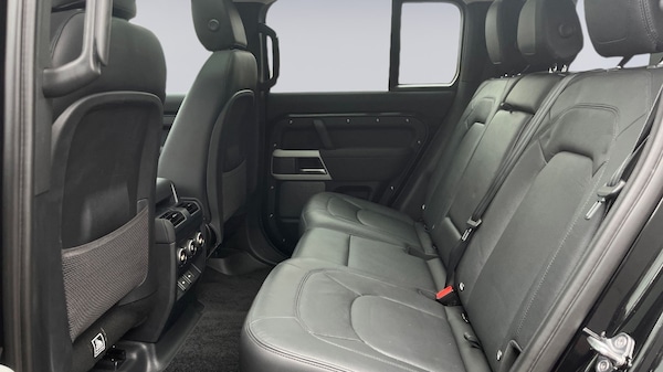 Used Land Rover Defender 2023 for sale - 76296982: Photo 4