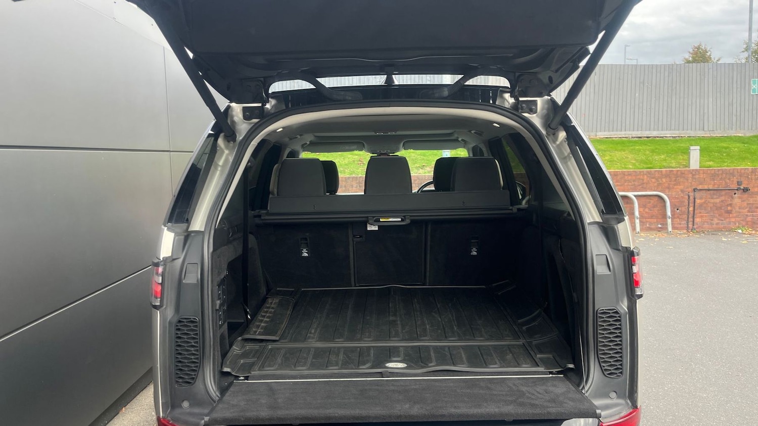 Used Land Rover Discovery 2017 for sale - 76296974: Photo 10