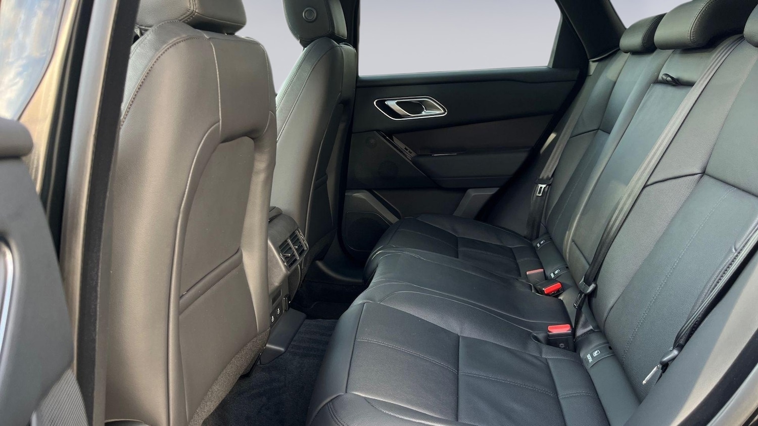 Used Land Rover Range Rover Velar 2025 for sale - 76110849: Photo 4