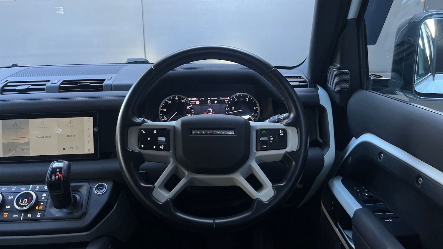 Used Land Rover Defender 2022 for sale - 76111075: Photo 15