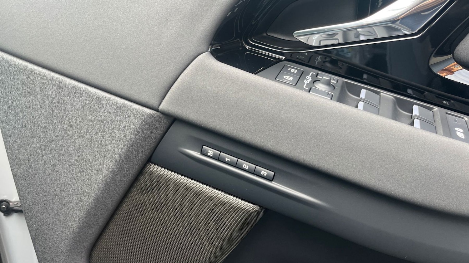 Used Land Rover Range Rover Evoque 2025 for sale - 76111564: Photo 23