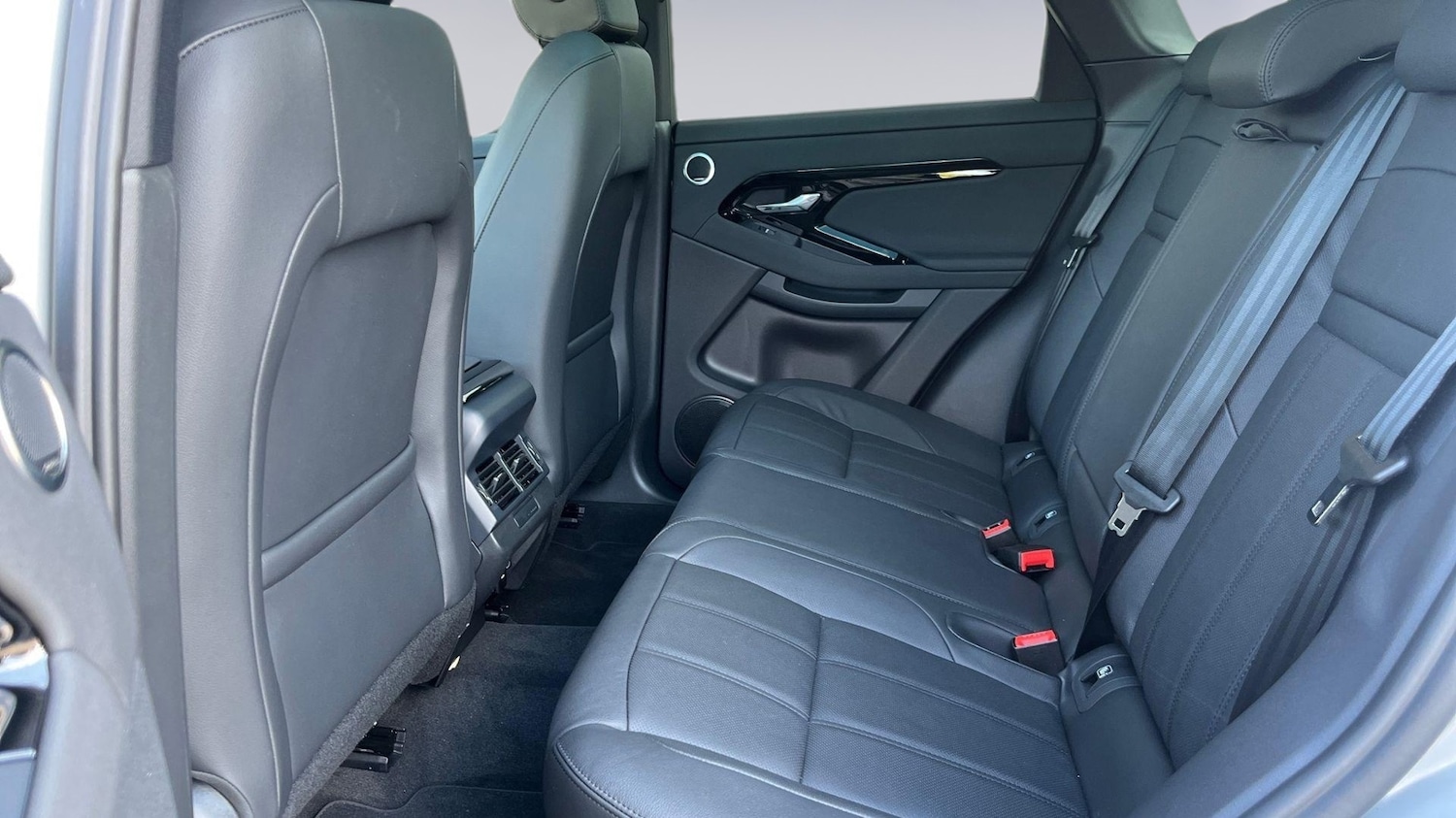 Used Land Rover Range Rover Evoque 2025 for sale - 76111564: Photo 4