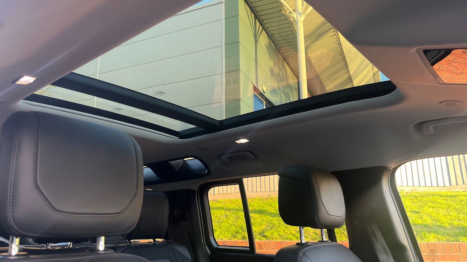 Used Land Rover Defender 2022 for sale - 76609237: Photo 21