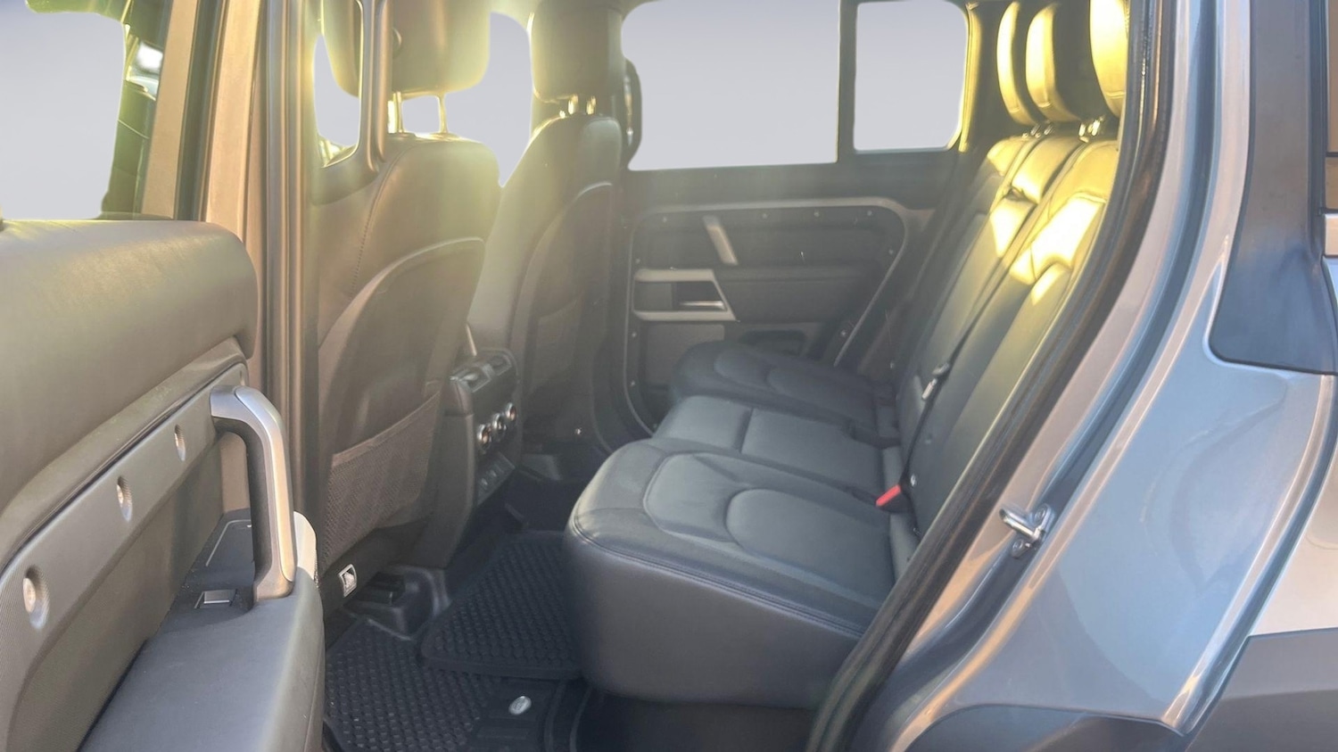 Used Land Rover Defender 2022 for sale - 76609237: Photo 4